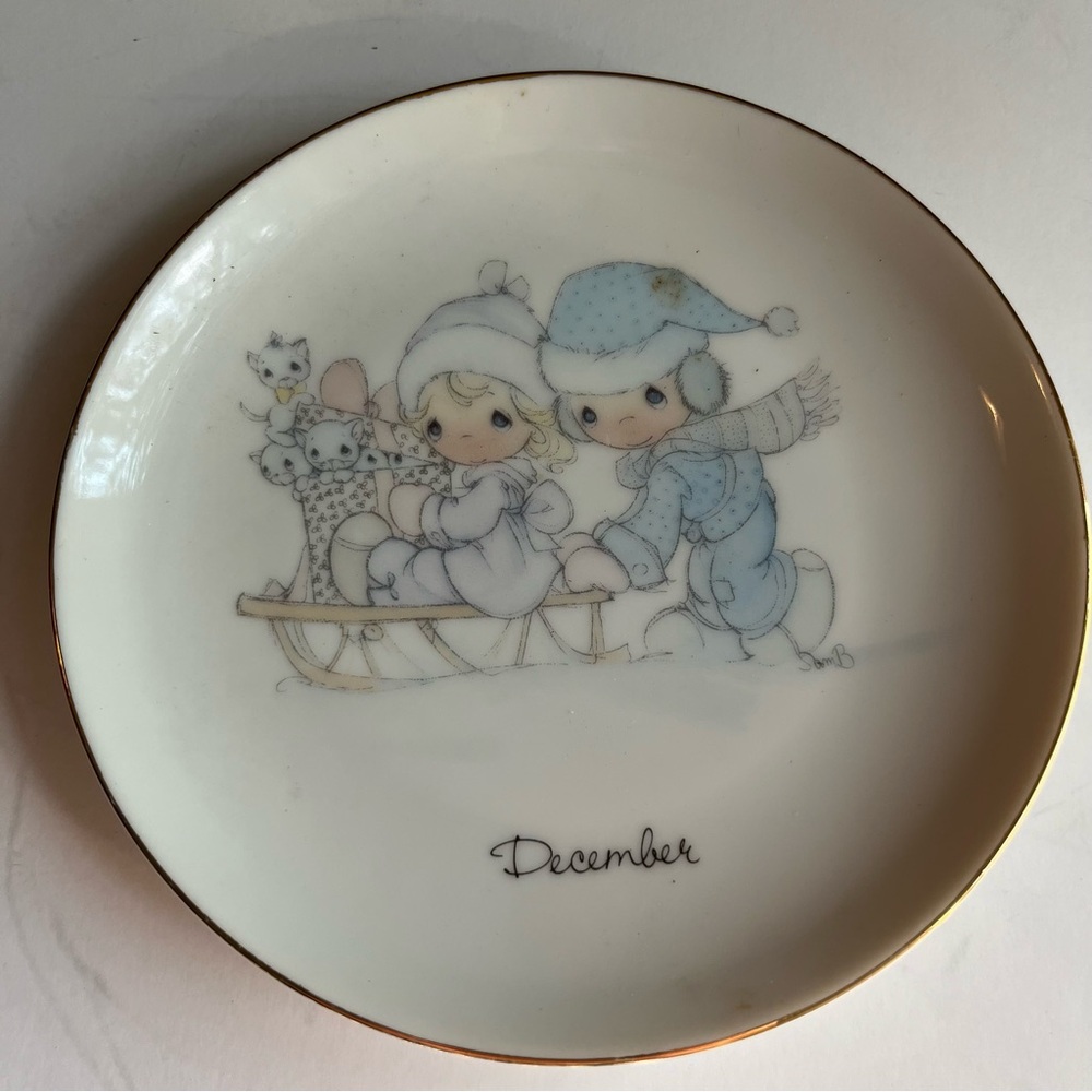 Precious Moments Vintage 1983 December Plate